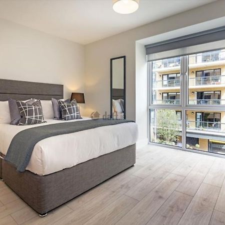 Modern Sandyford Bedroom 외부 사진